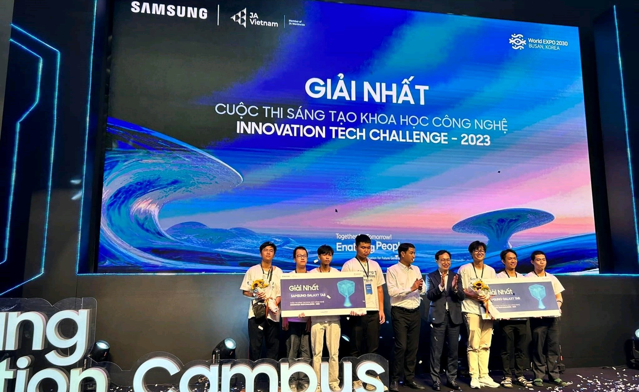 Sinh viên CNTT Trường Đại học Duy Tân dành giải Nhất cuộc thi Sáng tạo Khoa học Công nghệ - Innovation Tech Challenge 2023 do tập đoàn Samsung tổ chức.